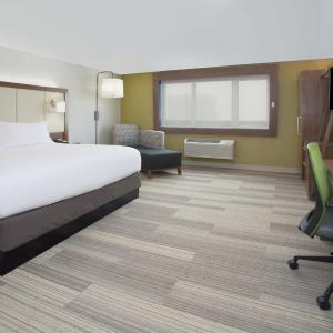King Room - Hearing Accessible/Non-Smoking 