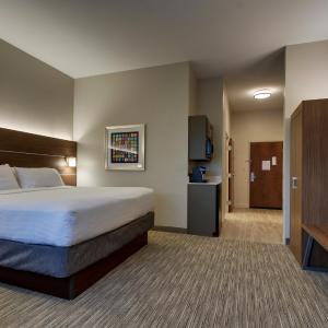 Suite - Hearing Accessible - Non-Smoking