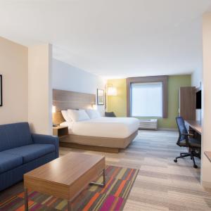 King Room with Roll-In Shower - Disability Access