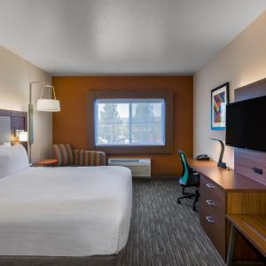 King Room - Mobility Access/Roll in Shower - Non-Smoking