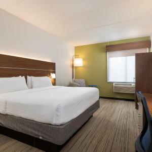 Standard King Room with Roll-In Shower - Mobility Access
