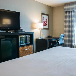 King Room with Roll-In Shower - Disability Access