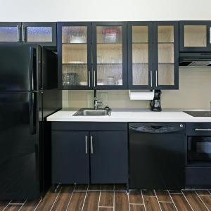 Queen Studio Suite - Hearing Accessible