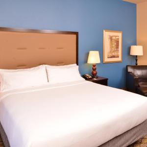 King Room - Mobility Access/Hearing Accessible