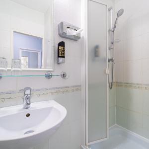 Double or Twin Room with Bathroom