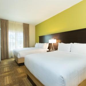 One-Bedroom Queen Suite