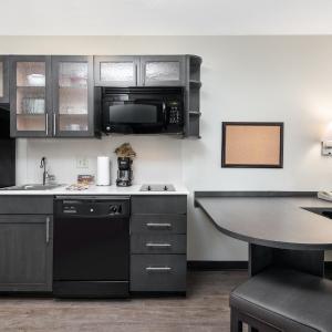 Two-Bedroom Suite with Oner King Bed and One Queen Bed