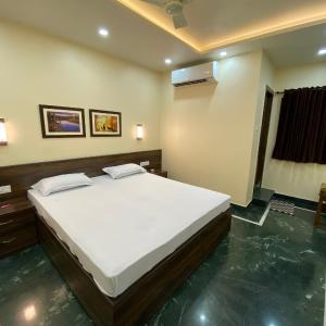 Deluxe Double Room (2 Adults + 1 Child)
