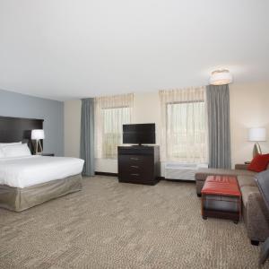 Queen Studio Suite - Communications Accessible