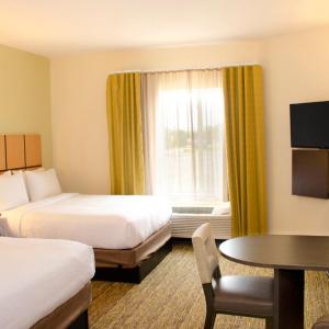 Queen Studio Suite with Two Queen Beds and Kitchen