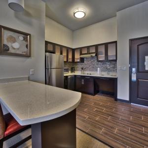 One-Bedroom Queen Room with Two Queen Beds and Mobility Accessible Tub - Non-Smoking
