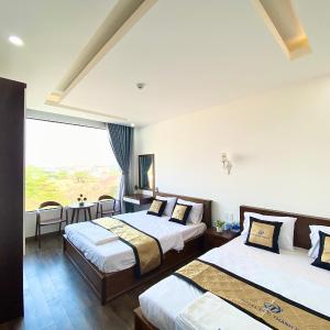 Quadruple Room with Mountain View