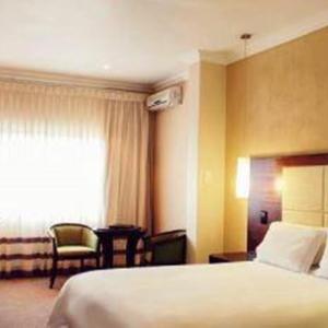 Executive Room with Queen Bed