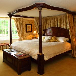 Four Poster Room