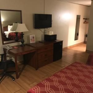 Queen Room with Two Queen Beds - Accessible/Non-Smoking 