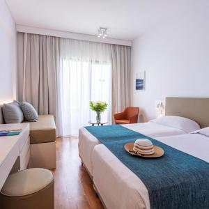 Triple Room with Sea View