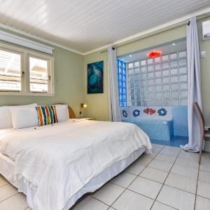 Turquoise - Studio