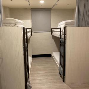 4 Person Family Room with Shared Bathroom 