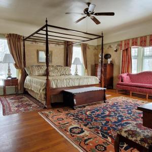 Deluxe Suite with Spa Bath