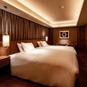 Twin Suite with Club Lounge Access (Story) - Non-Smoking