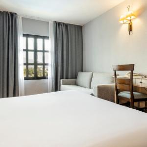 Triple Room with Pool View