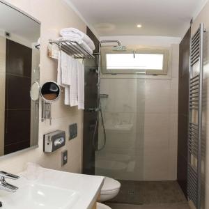 Comfort King Room with Sofa Bed