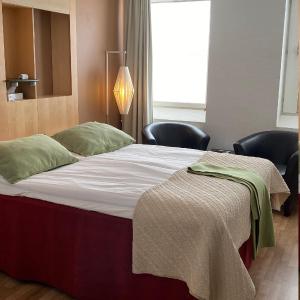 Standard Double Room with Shared Bathroom
