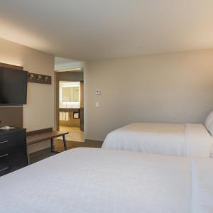 Suite with Two Beds - Mobility Accessible Tub