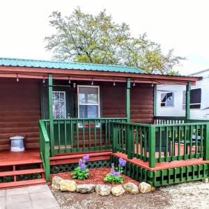 Half Duplex Themed Cabins