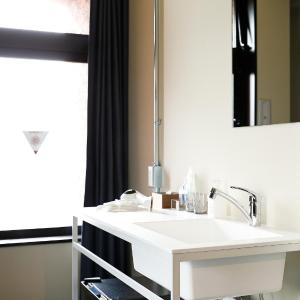 Bunk Bed Twin Room with Shared Bathroom