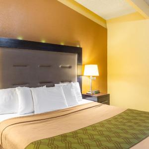 King Room with Balcony - Non-Smoking