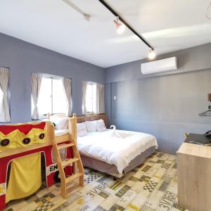 Kid-friendly Family Room with Kids Play bed