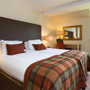 Spacious Extra Three Bedroom Apartment ( Log Fire)