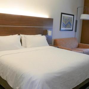 Standard King Room with Sofa Bed - Non-Smoking