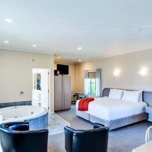Deluxe Studio