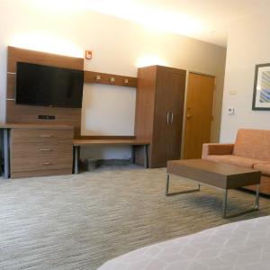 Standard King Room with Accessible Tub - Mobility Access