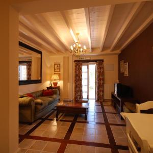Two-Bedroom House (4 Adults)
