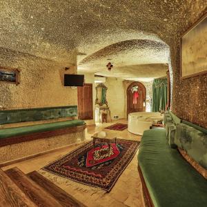 Honeymoon Cave