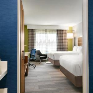 Standard Queen Room with Two Queen Beds and Roll-In Shower - Mobility Access