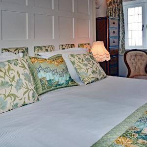 5 Tennyson Room