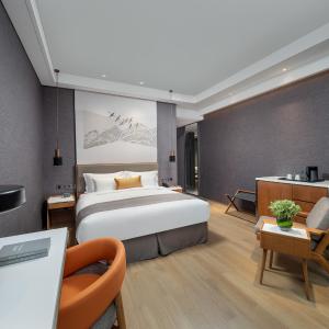 King Room with Mountain View
