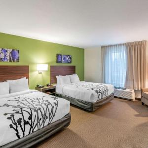 Queen Room with Two Queen Beds - Non-Smoking