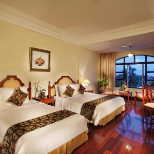 Premium Triple Room with City View