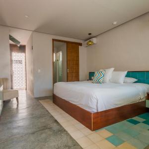 Suite with Balcony and Plunge pool