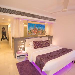 Deluxe Double Room (Complimentary Cocktail on Arrival) - Happy Hours 1+1 from 5 pm to 7 pm on selected brands
