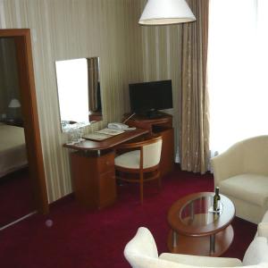 One-Bedroom Suite with Bath