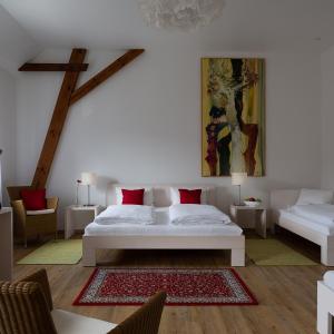  Quintuple Room