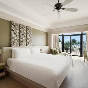 Deluxe King Room with Pool View