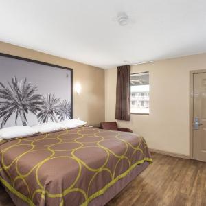 King Room with Bath Tub - Mobility Accessible/Smoking