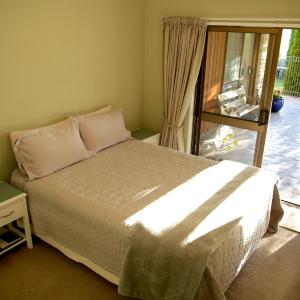 Queen Room with Shared Bathroom 1